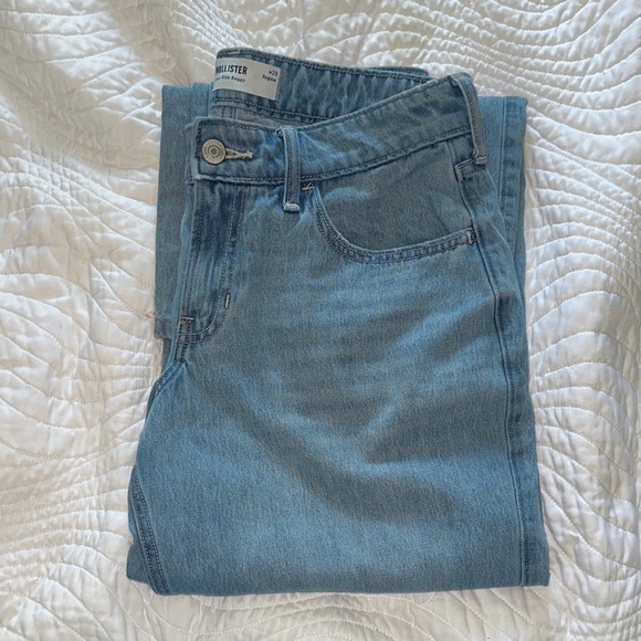 Hollister low rise baggy jeans (light wash) size 6 - Picture 2 of 4
